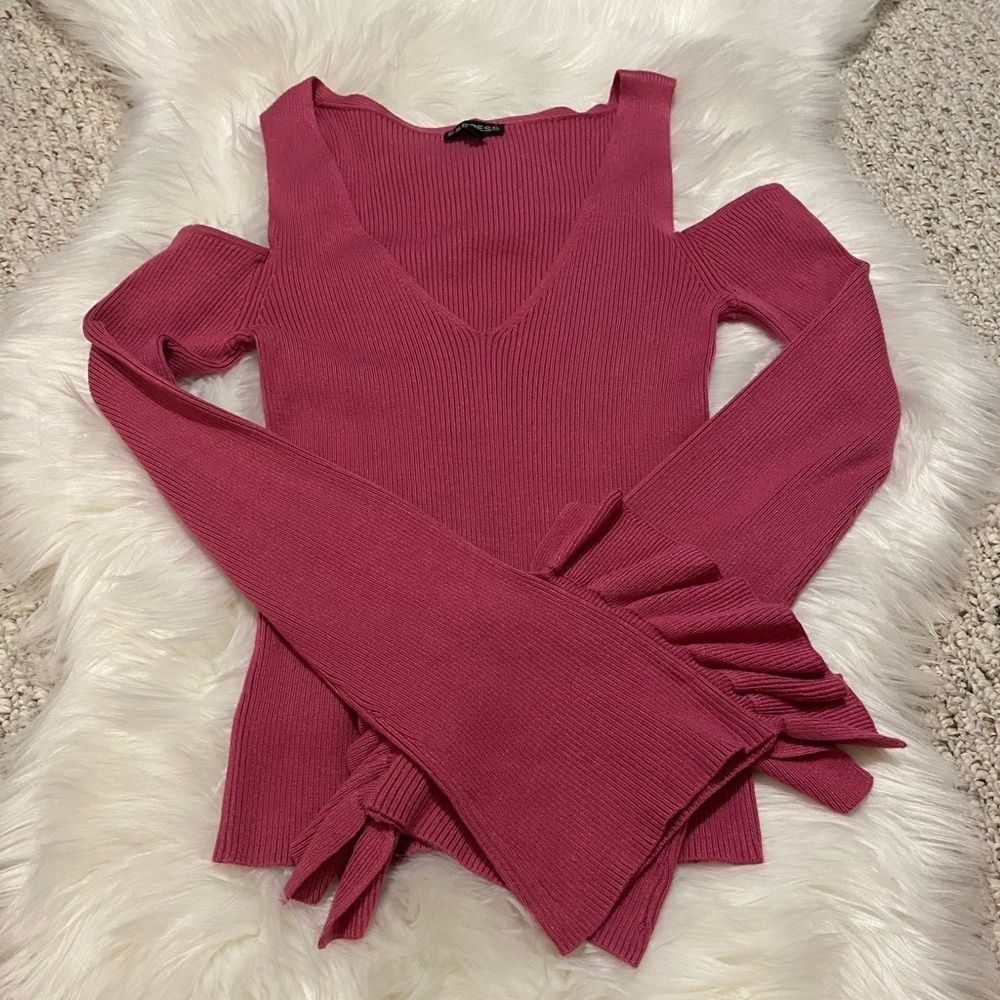 EXPRESS Ruffle Bell Sleeve Cold-shoulder sweater - Picture 3 of 3